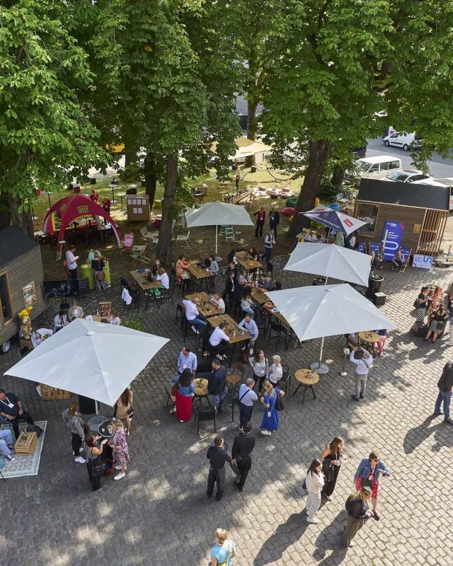Vogelperspektive des Innenhofs der Heeresbäckerei beim BESTIVAL 2023