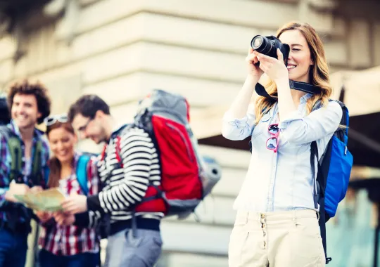 Foto: Besucher in Berlin mit Kamera