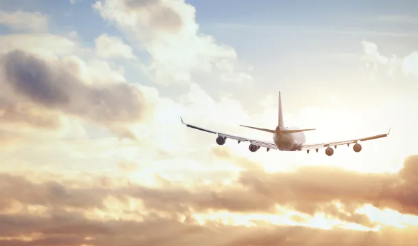 Flugzeug am Himmel
